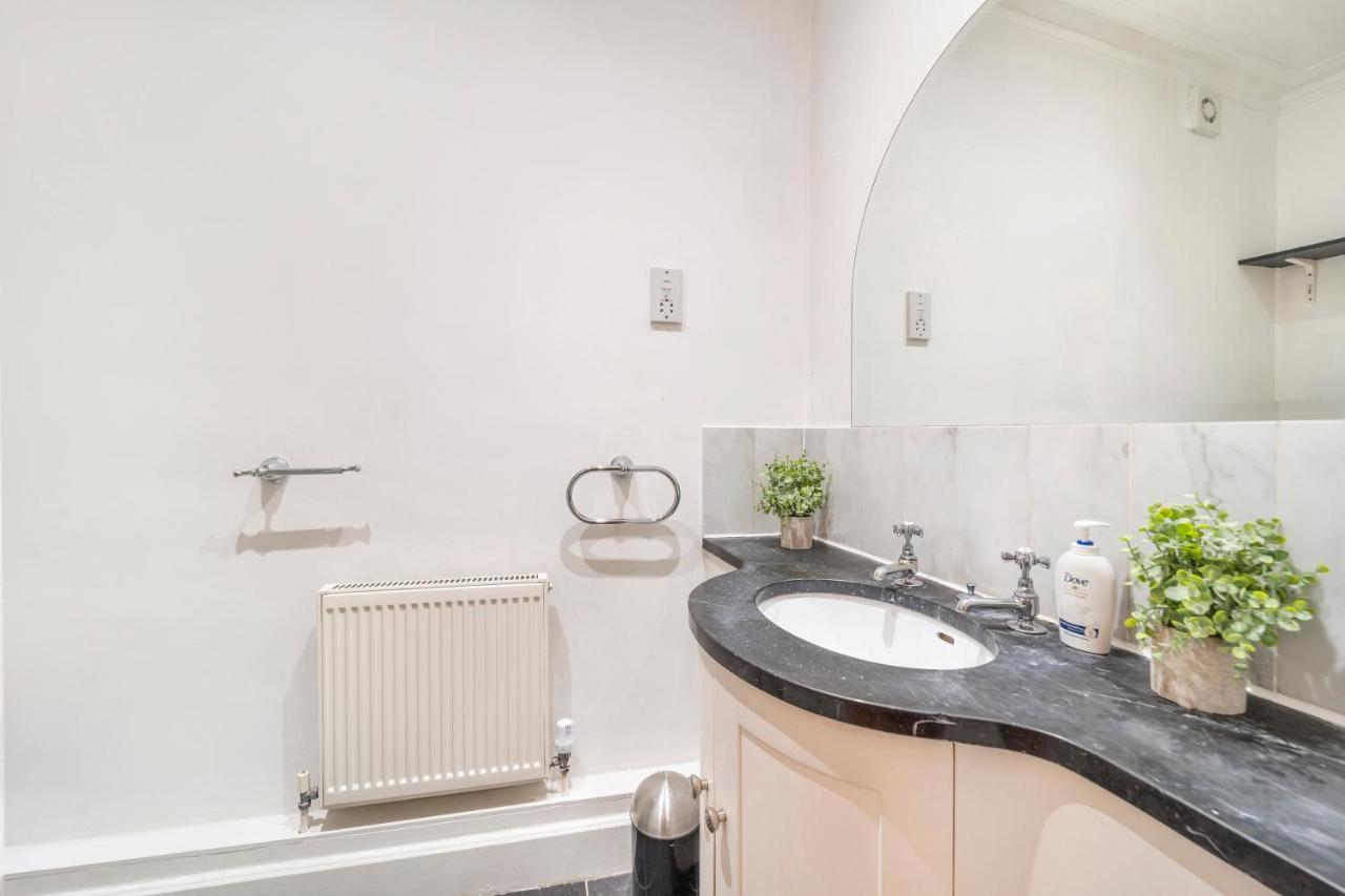 Private Flats In 17th Century Townhouse, Trafalgar Square, Embankment, Waterloo Appartamento