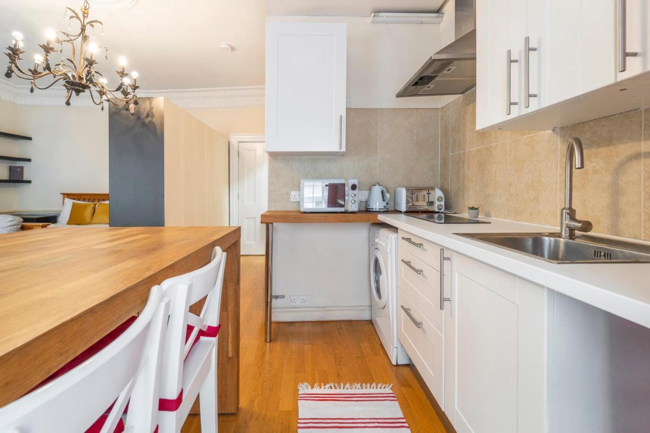 Private Flats In 17th Century Townhouse, Trafalgar Square, Embankment, Waterloo Londra